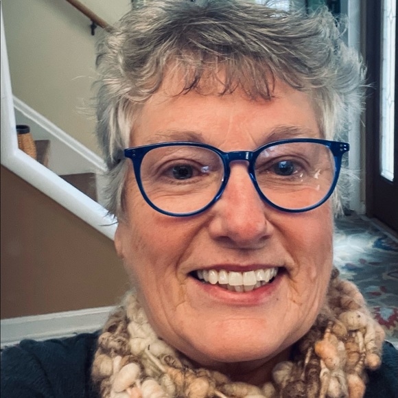 Meet your Posher, Robin - Picture 2 of 2